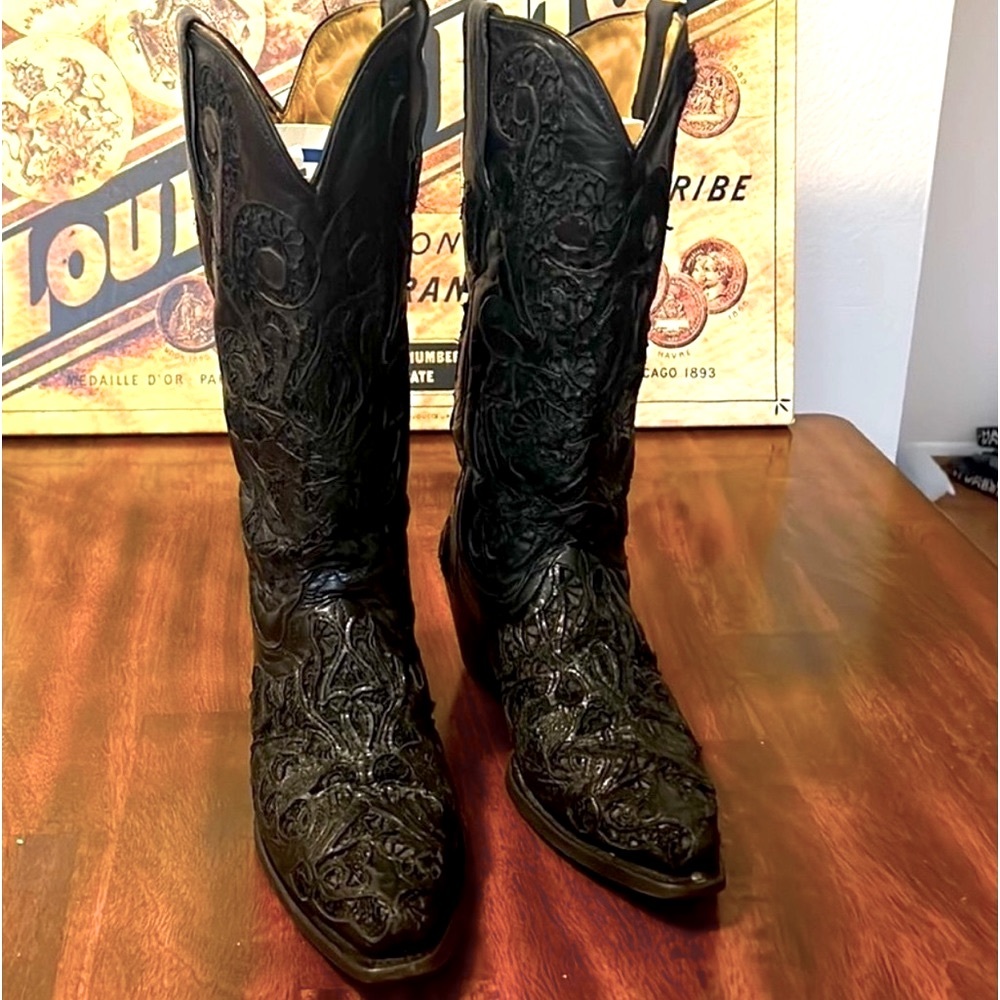 Corral women’s black inlay snip toe cowgirl boots